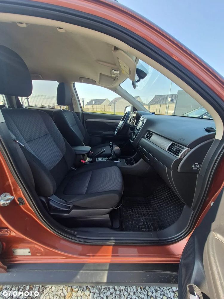 Mitsubishi Outlander 2.2 DID Intense - 17