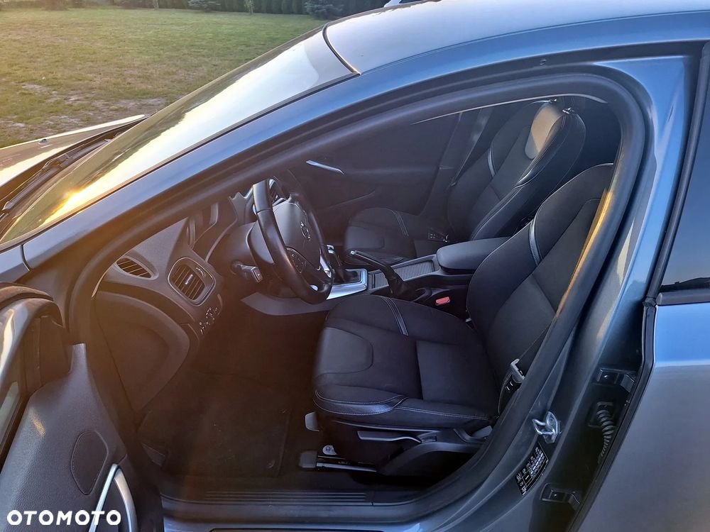 Volvo V40 D2 Kinetic - 19