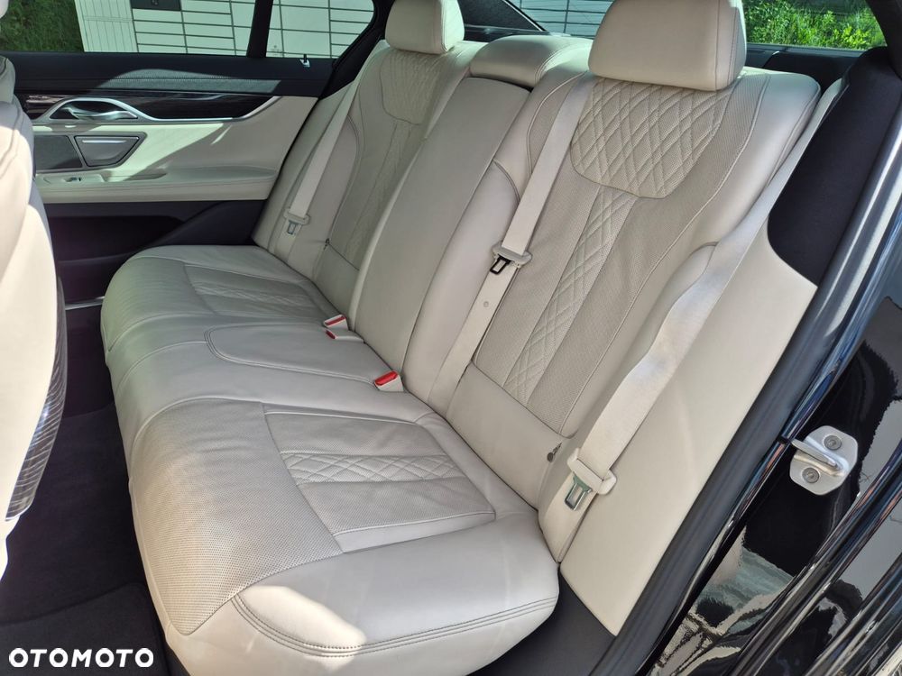 BMW Seria 7 740d xDrive - 9