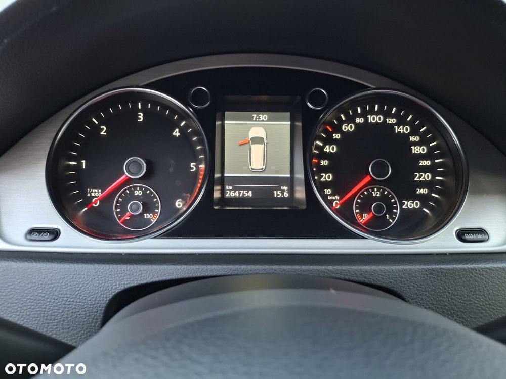 Volkswagen Passat - 15