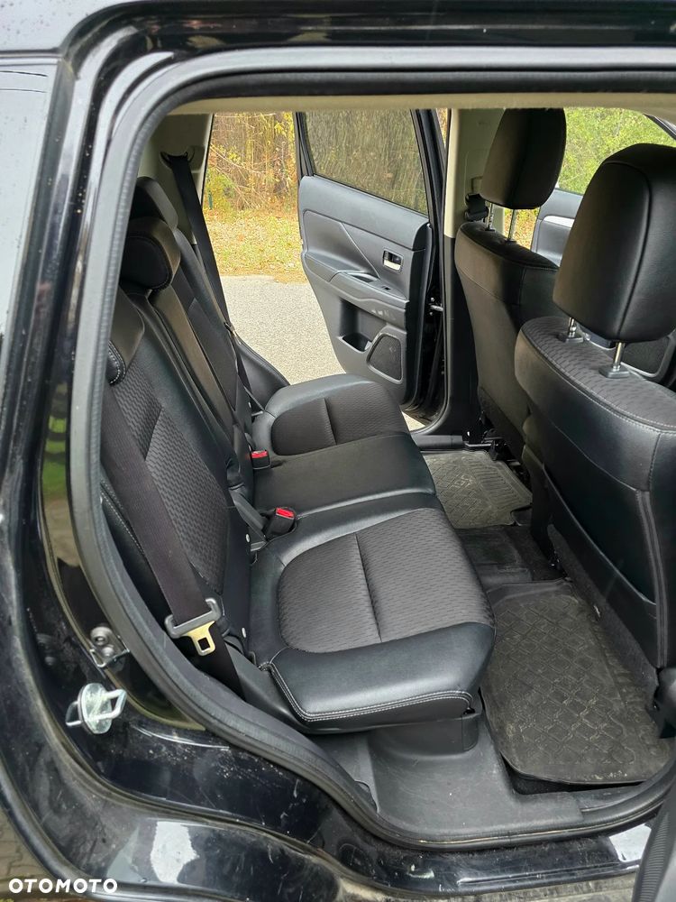 Mitsubishi Outlander - 22