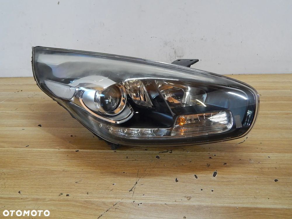 Lampa reflektor przód LED Kia Carens IV 13-19  Łuków części - 4