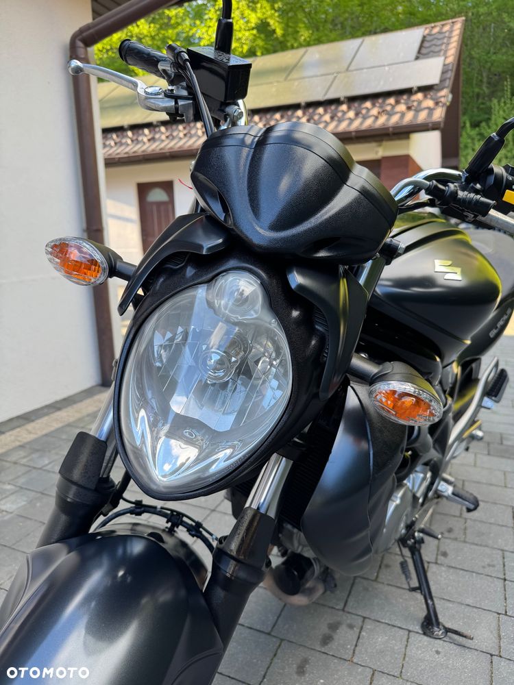 Suzuki Gladius - 8