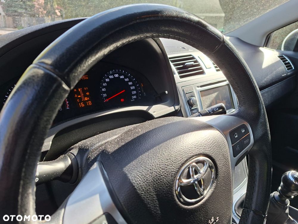 Toyota Avensis 2.0 Style - 19