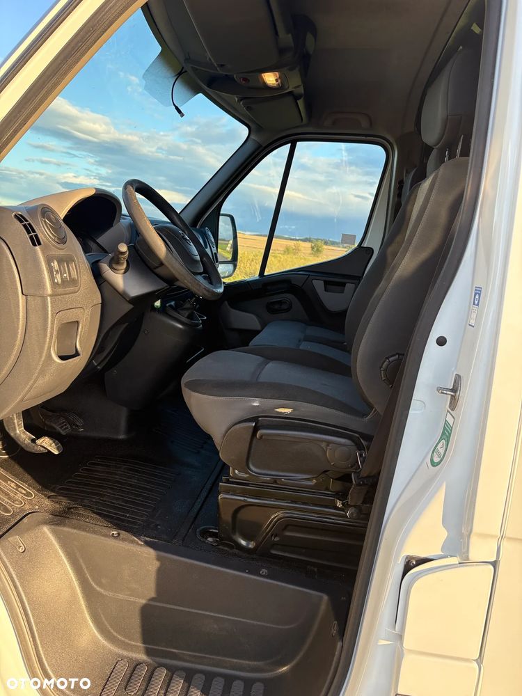 Nissan NV400 - 21