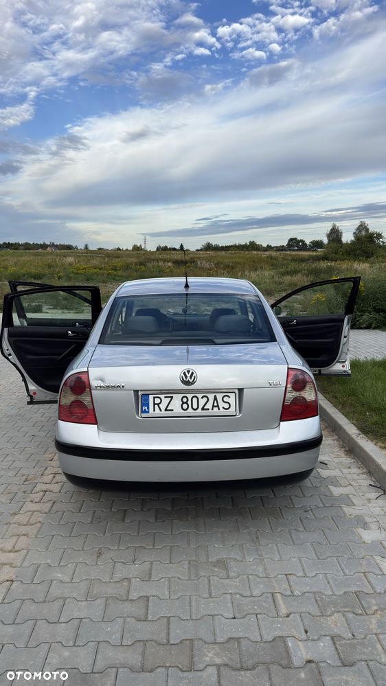 Volkswagen Passat 2000 photo 2