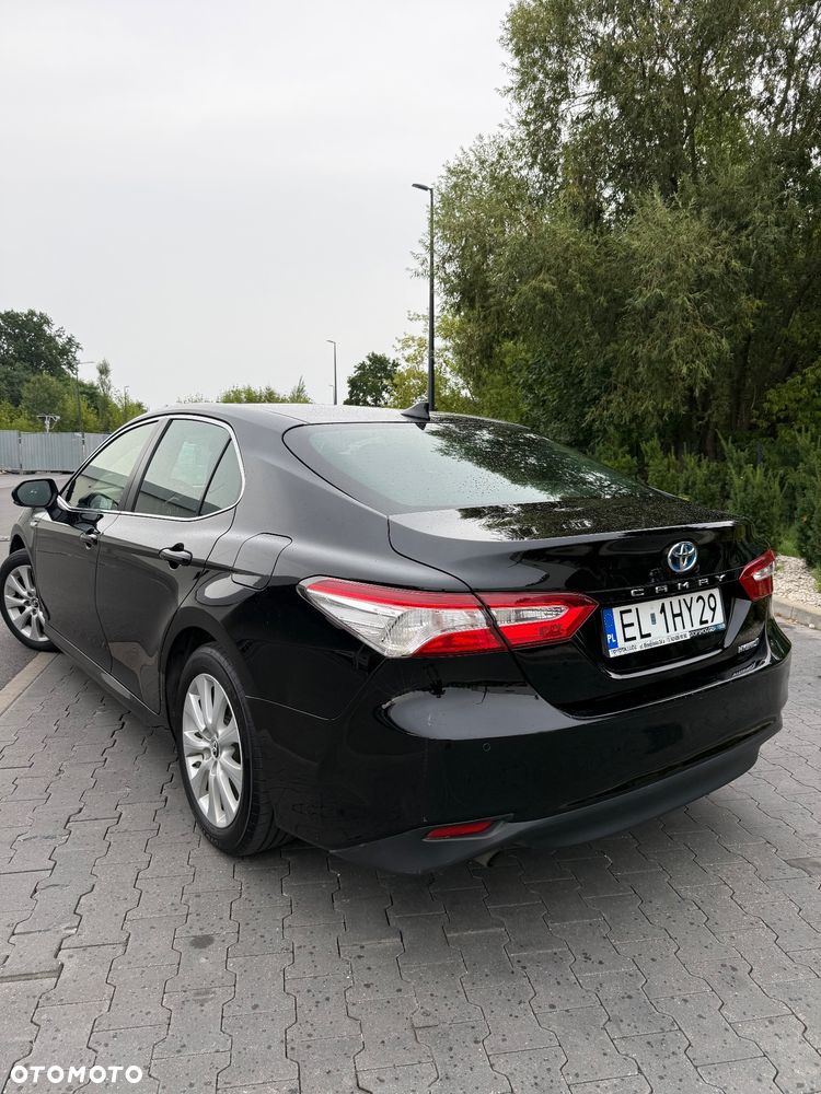 Toyota Camry 2.5 Hybrid Comfort CVT - 2