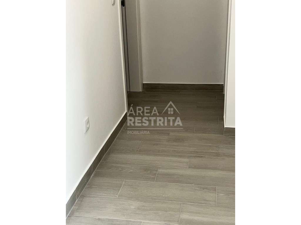 APARTAMENTO T2, próximo do mercado de Corroios - Grande imagem: 3/4
