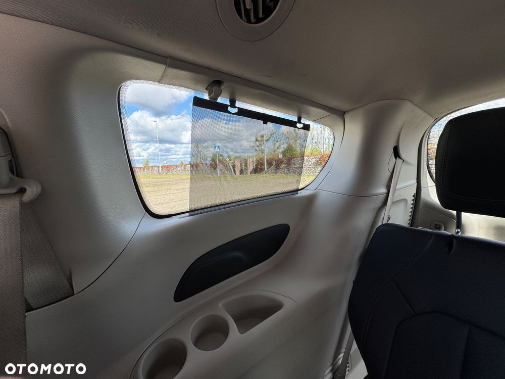 Chrysler Pacifica - 32