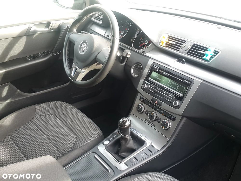 Volkswagen Passat 2.0 TDI DPF BlueMotion Technology Comfortline - 5