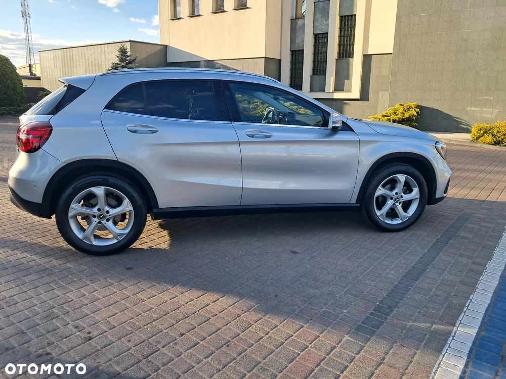 Mercedes-Benz GLA 180 7G-DCT - 3