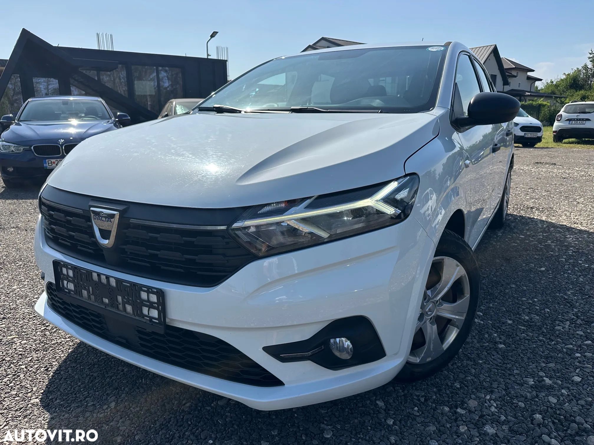 Dacia Logan TCe 90 Essential - 1