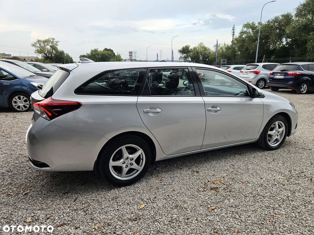 Toyota Auris 1.6 Premium - 16