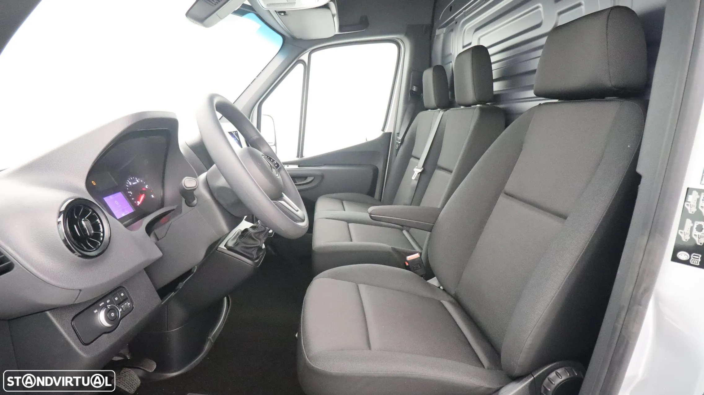 Mercedes-Benz Sprinter 317/37 - 12