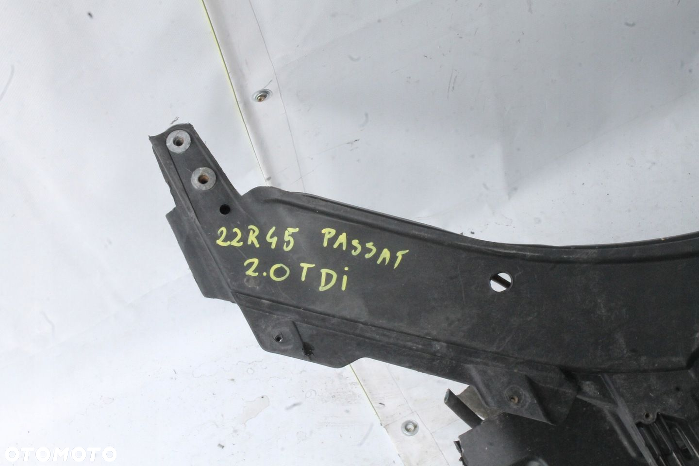 PAS PRZEDNI WZMOCNIENIE CHŁODNICE VW PASSAT B6 2005R- 2.0 TDI - 10
