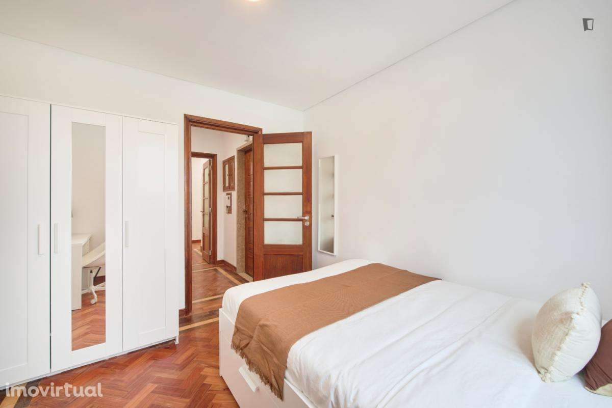 Quarto - localizado em São Sebastião Lisbon - Grande imagem: 5/37