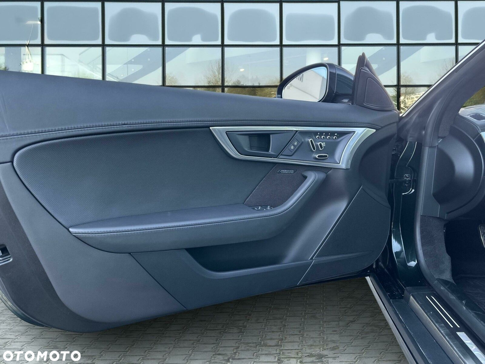 Jaguar F-Type - 10