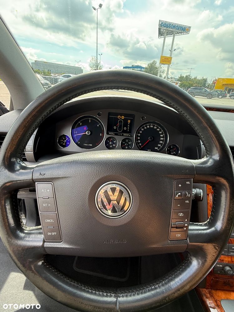 Volkswagen Phaeton - 8