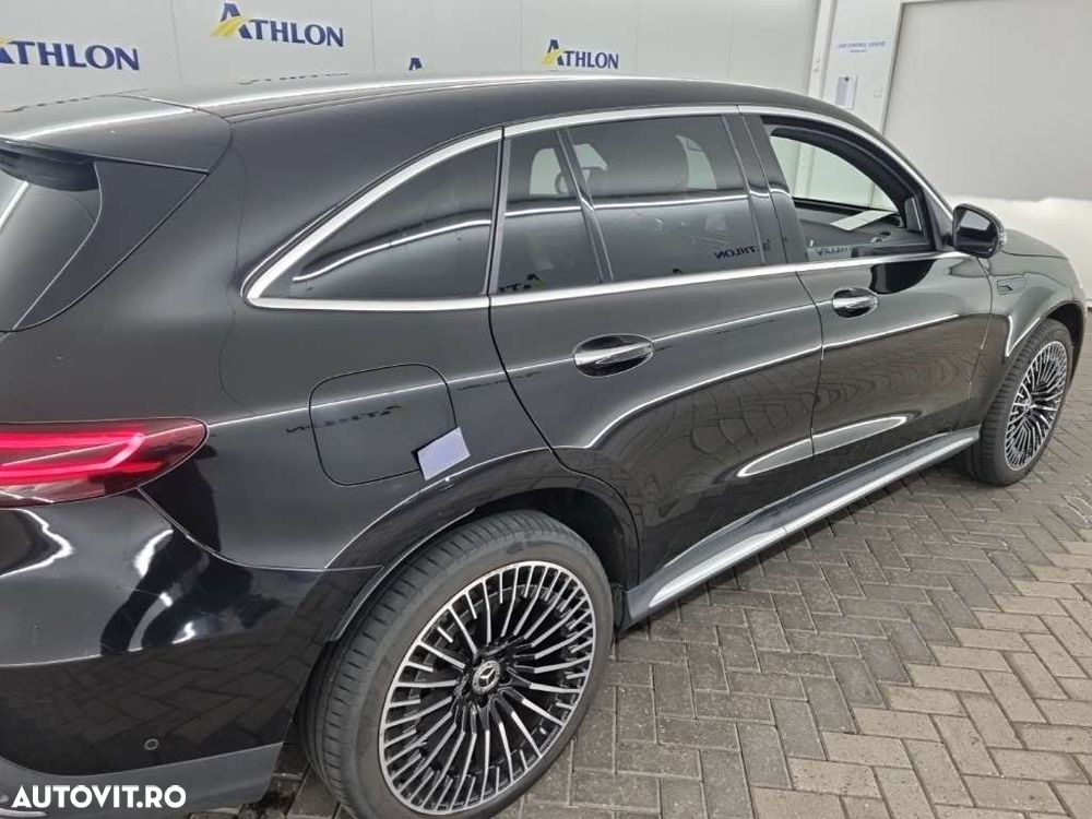 Mercedes-Benz EQC - 9