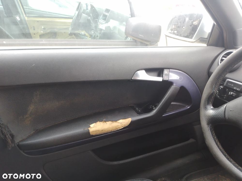 AUDI A3 8P 03-08 2.0 TDI BKD LY7W  PODŁOKIETNIK - 22