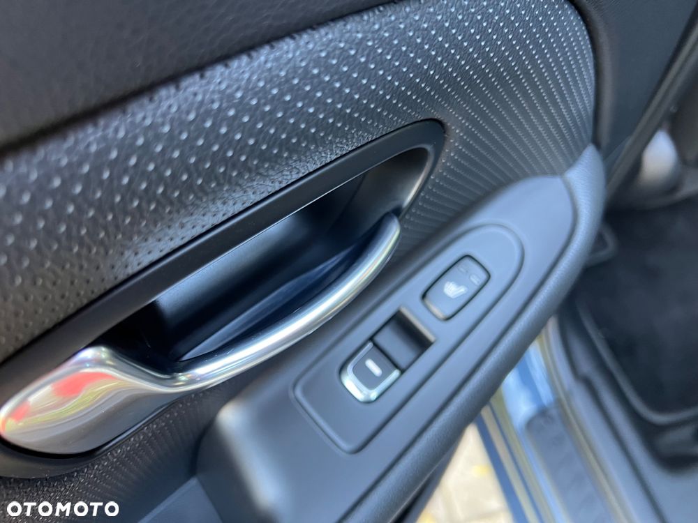 Kia Carens 1.7 CRDi L DCT - 24