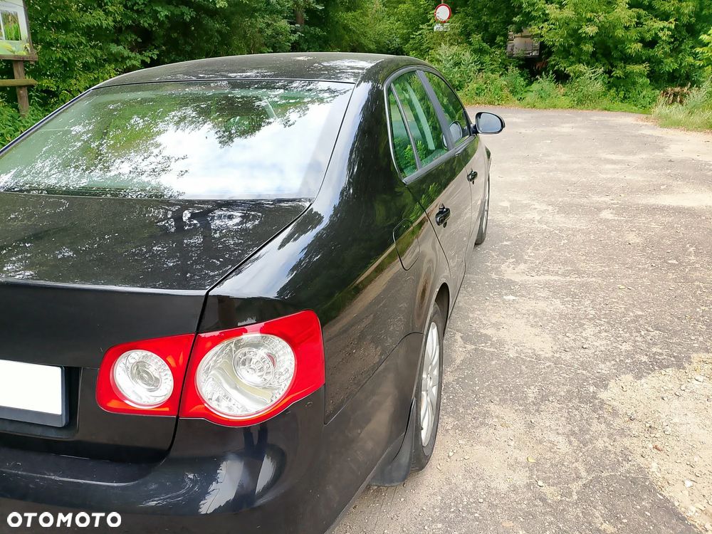 Volkswagen Jetta - 4