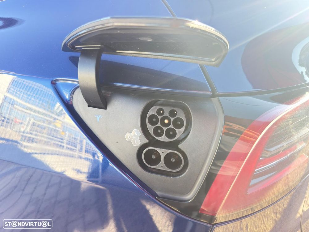Tesla Model Y Long Range Dual Motor AWD - 40