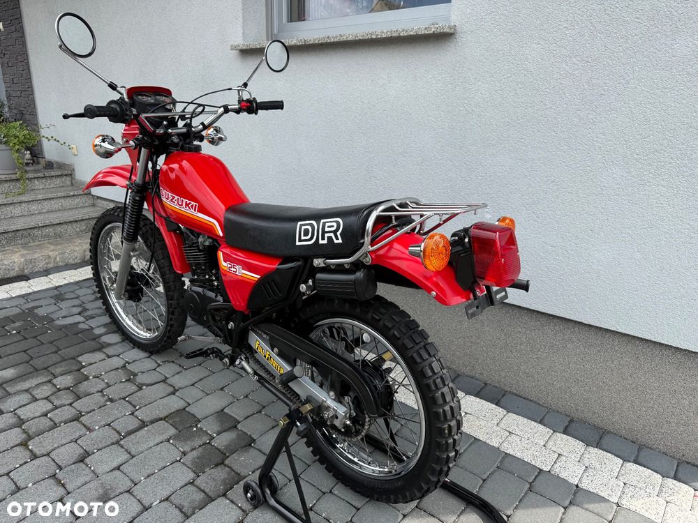 Suzuki DR - 12