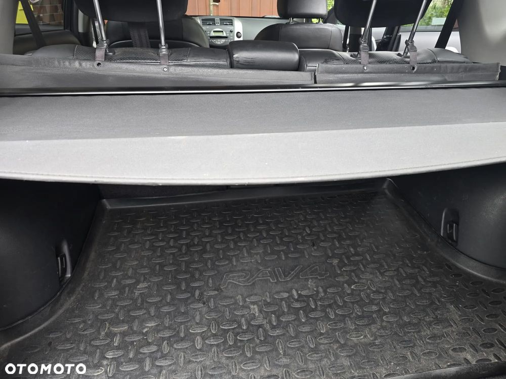 Toyota RAV4 2.2 D-4D X - 21