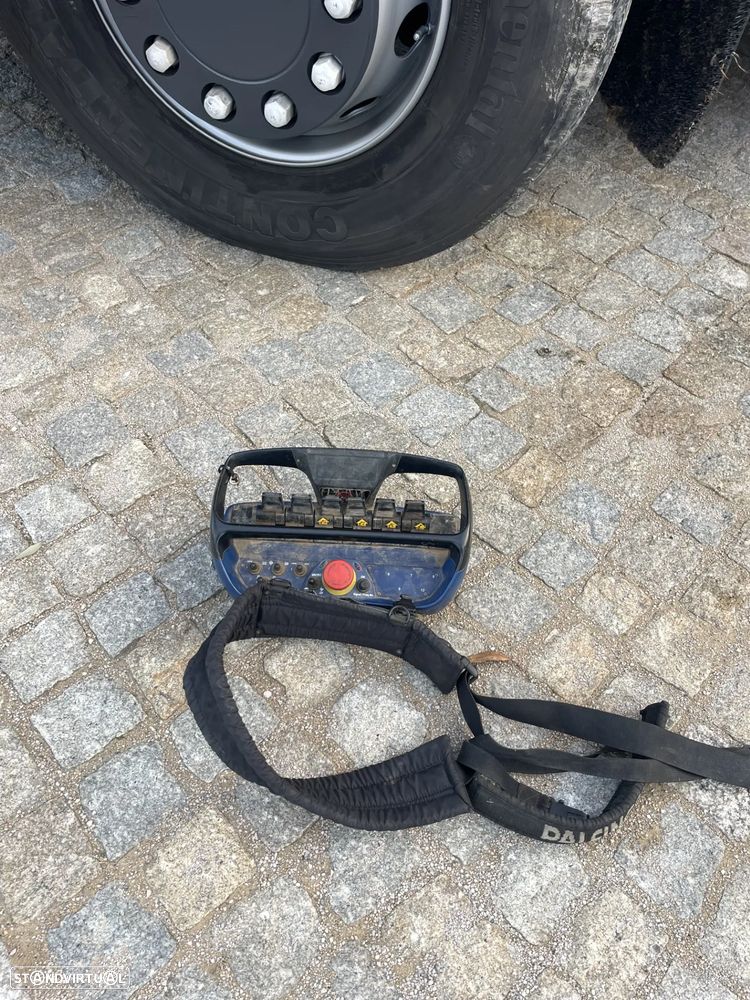 Renault Kerax 460 - Manual retarder - 8x4 C/ Grua - 6