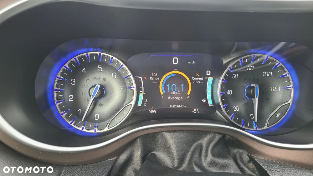 Chrysler Pacifica - 30