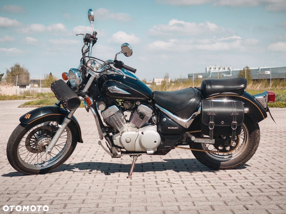Suzuki Intruder - 13
