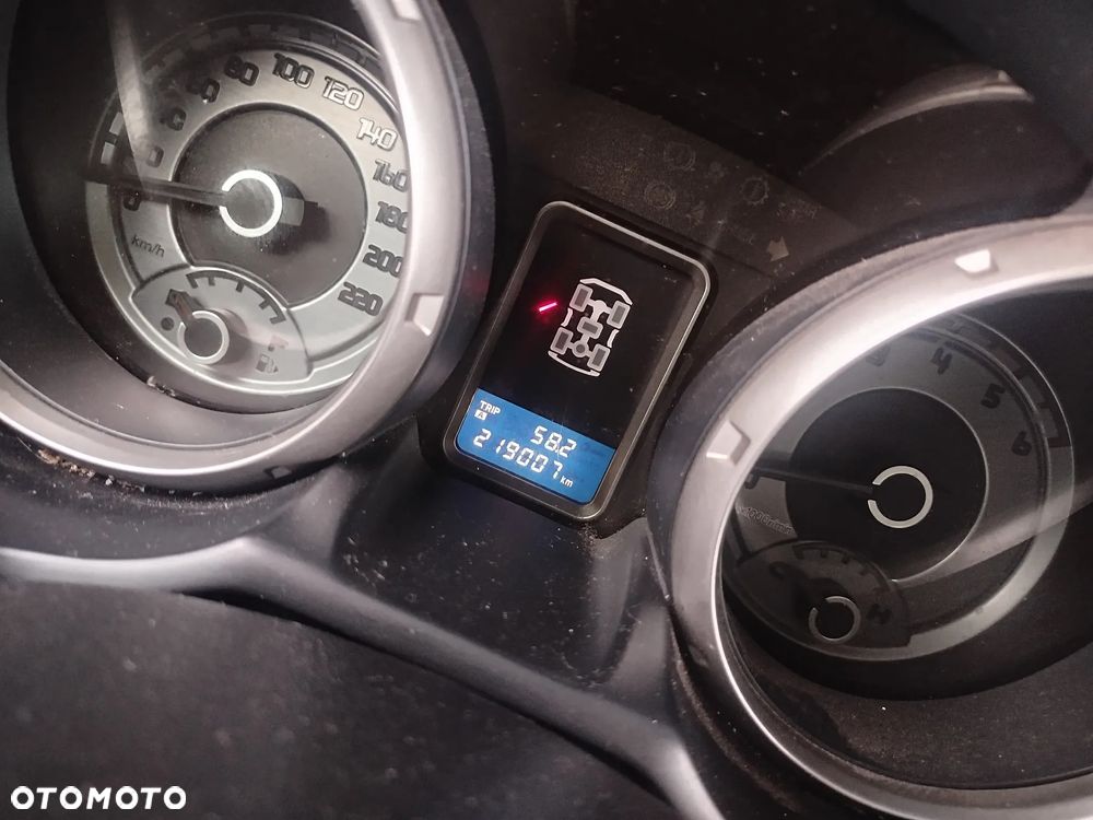 Mitsubishi Pajero - 18