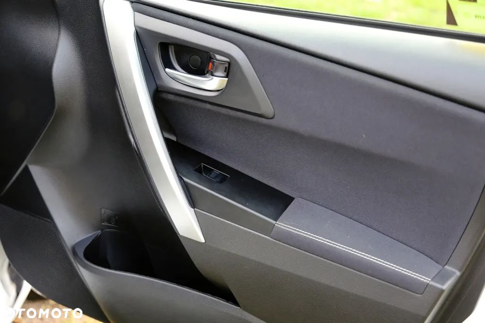 Toyota Auris - 13