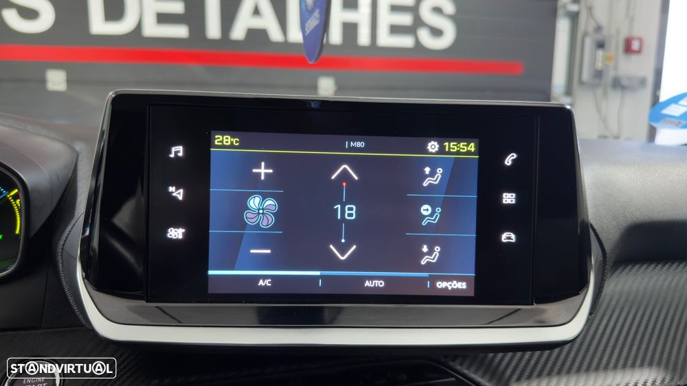 Peugeot e-208 Allure - 25