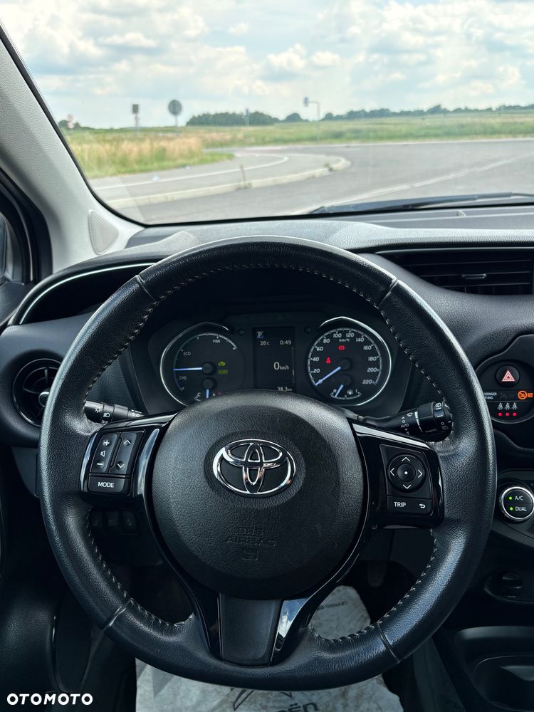 Toyota Yaris Hybrid 100 Premium - 15