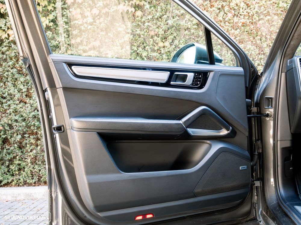 Porsche Cayenne Coupé Turbo S E-Hybrid - 29