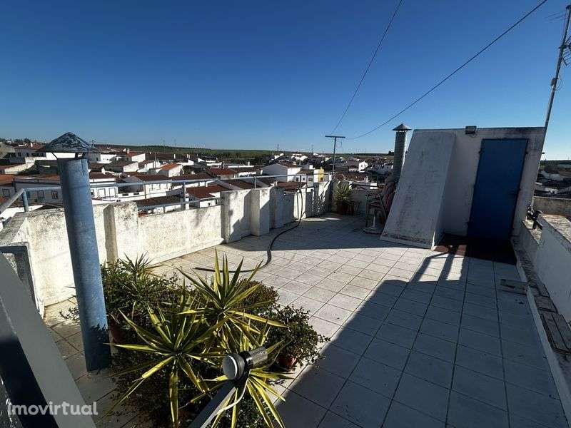 Moradia/Prédio com 3 andares - Grande imagem: 5/12