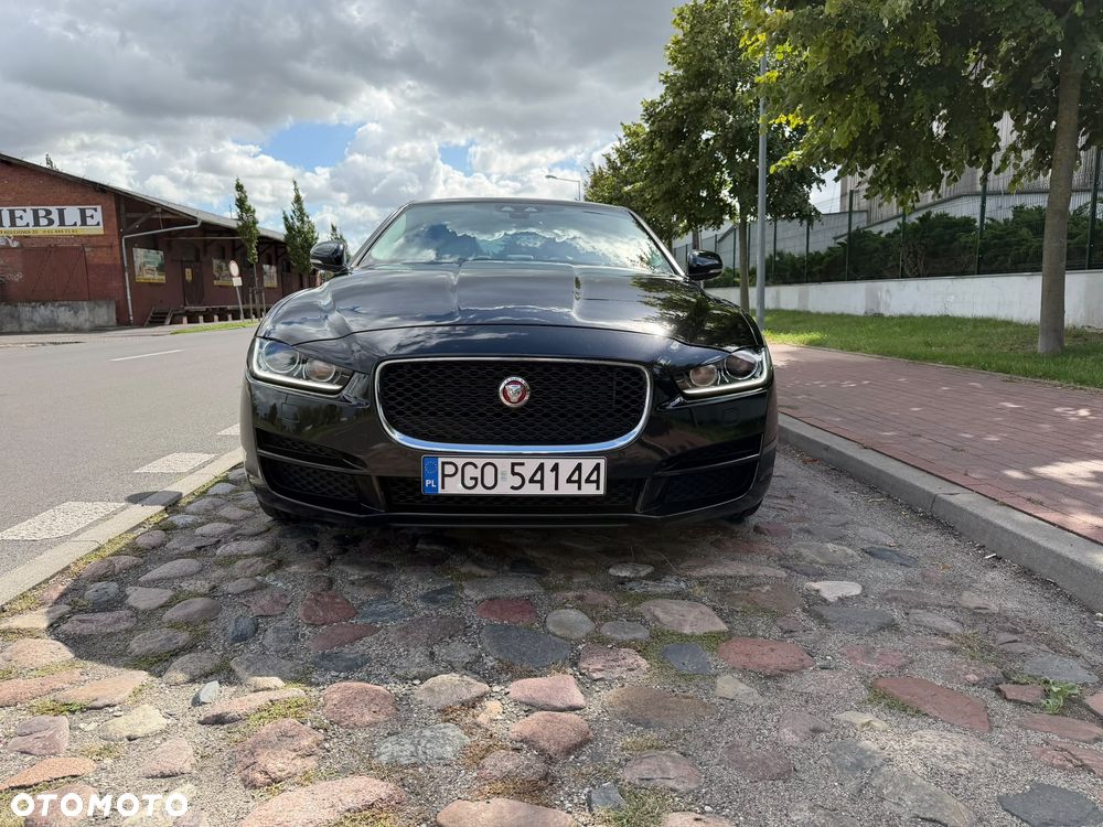 Jaguar XE 2.0 T Prestige - 9