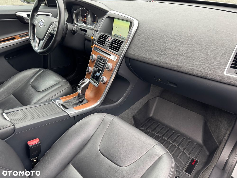 Volvo XC 60 T5 AWD Geartronic Summum - 16