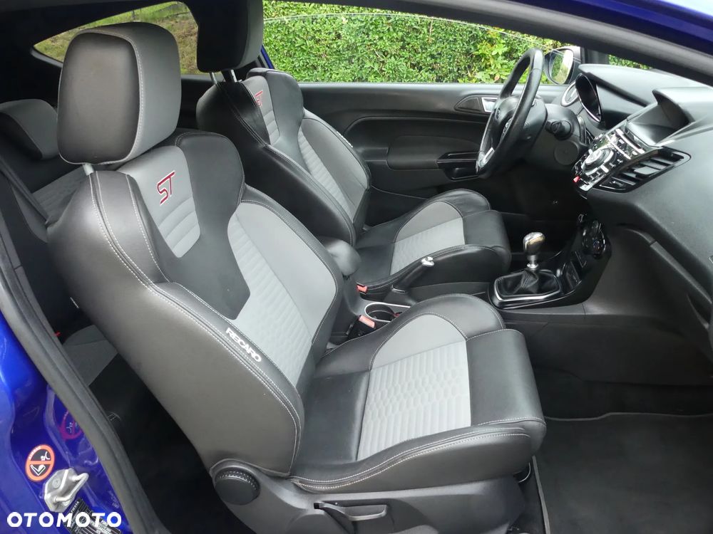 Ford Fiesta ST - 38