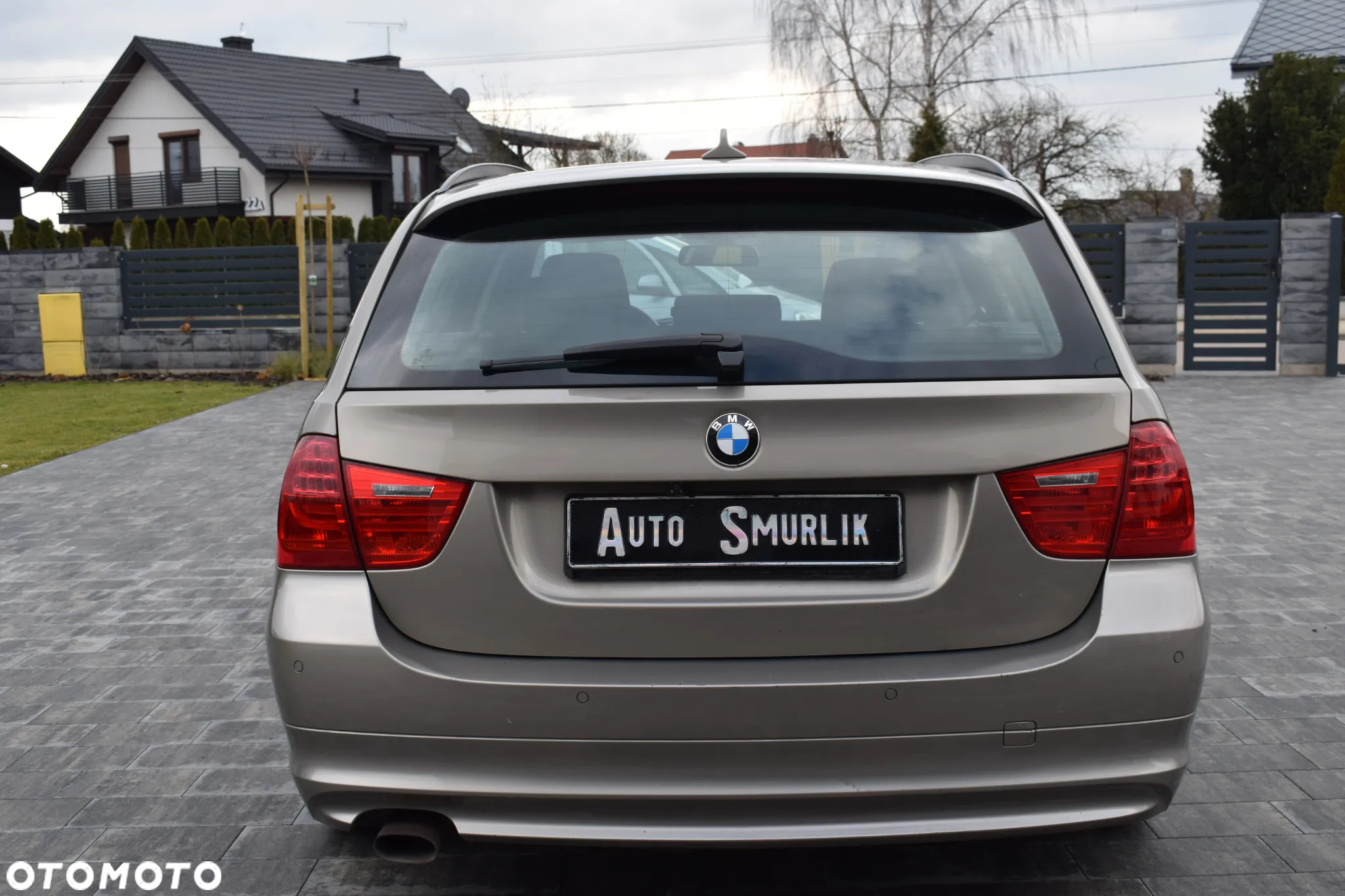 BMW Seria 3 318d Touring - 10