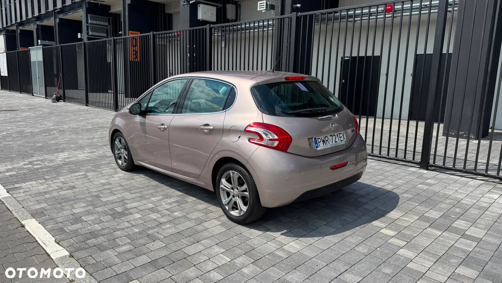 Peugeot 208 - 4