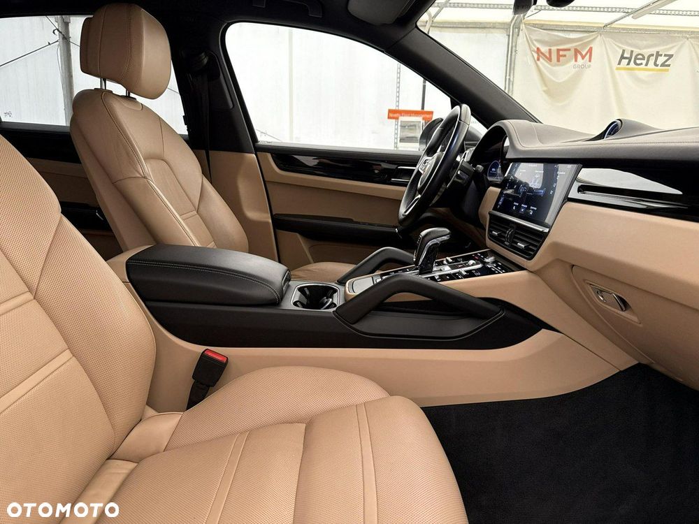 Porsche Cayenne - 22