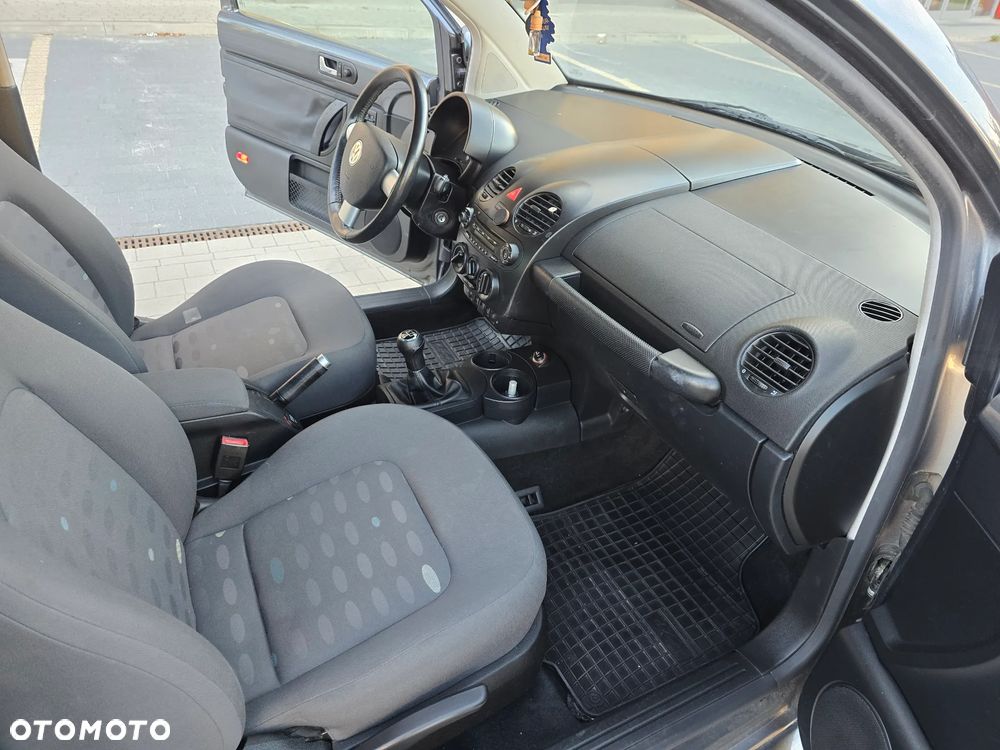 Volkswagen New Beetle - 19