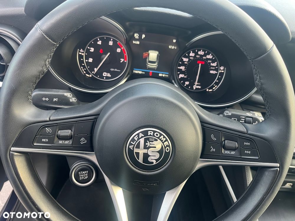 Alfa Romeo Stelvio 2.0 Turbo 16V AT8-Q4 Ti - 8