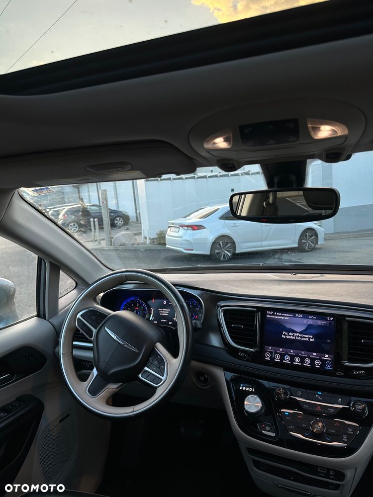 Chrysler Pacifica - 16
