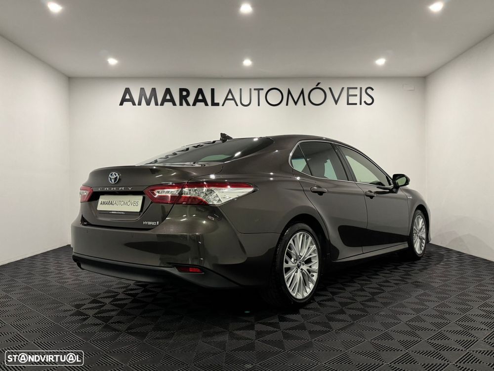 Toyota Camry 2.5 Hybrid Luxury - 4