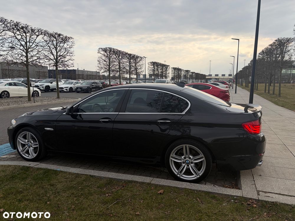 BMW Seria 5 528i xDrive - 4