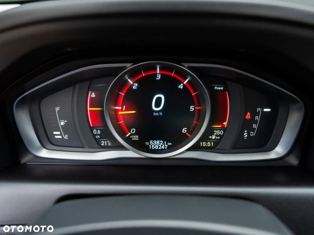 Volvo XC 60 D4 Drive-E Ocean Race - 38